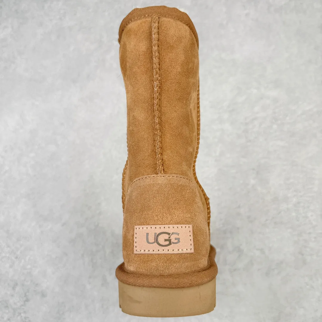 Pick up locally💰560 UGG Women's 6223 Men's 5800 classic mid-calf autumn and winter sheepskin all-in-one snow boots. All shoes are made from ZP. Longfeng A-grade Australian imported sheepskin and fur all-in-one boots for men and women. Brand OEM production line. Fully follow the ZP process. OEM original pattern maker. Adhere to no original shoes and no development options. Pay attention to every detail. The most authentic version on the market. TREADLITE "Light Wing" technology outsole. Lightweight/durable/flexible/pile size: 35 36 37 38 39 40 41 42 43 44 45 Coding: by2936090